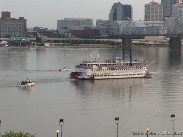 $1,775 | 1 Riverpointe Plaza, Unit 321, Jeffersonville, IN 47130