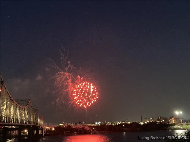 $1,775 | 1 Riverpointe Plaza, Unit 321, Jeffersonville, IN 47130