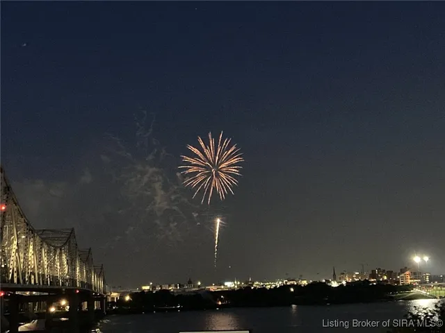 $1,775 | 1 Riverpointe Plaza, Unit 321, Jeffersonville, IN 47130