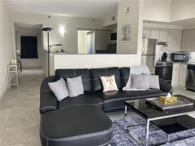 $1,775 | 1 Riverpointe Plaza, Unit 321, Jeffersonville, IN 47130