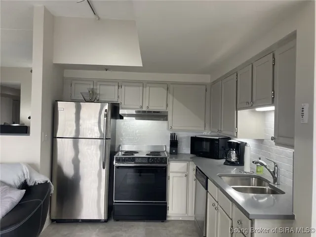 $1,775 | 1 Riverpointe Plaza, Unit 321, Jeffersonville, IN 47130