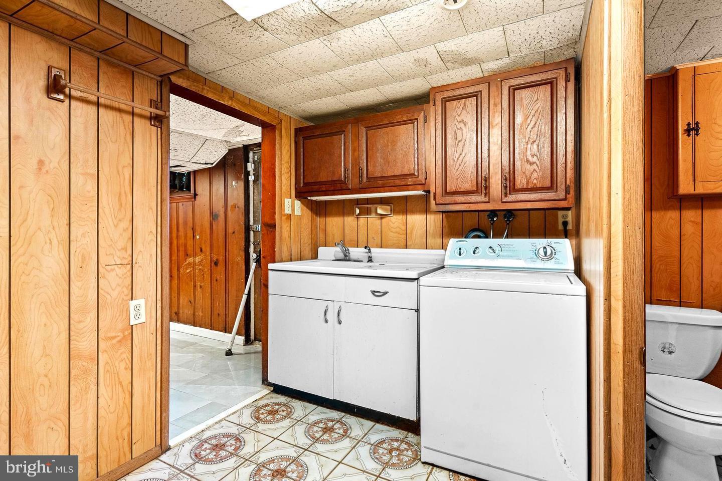 1300 North Potomac Street Baltimore, MD 21213 - Photo 13 of 20 a utility room with dryer and washer