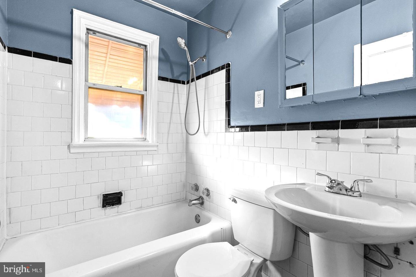 1300 North Potomac Street Baltimore, MD 21213 - Photo 8 of 20 a bathroom with a sink and a bathtub