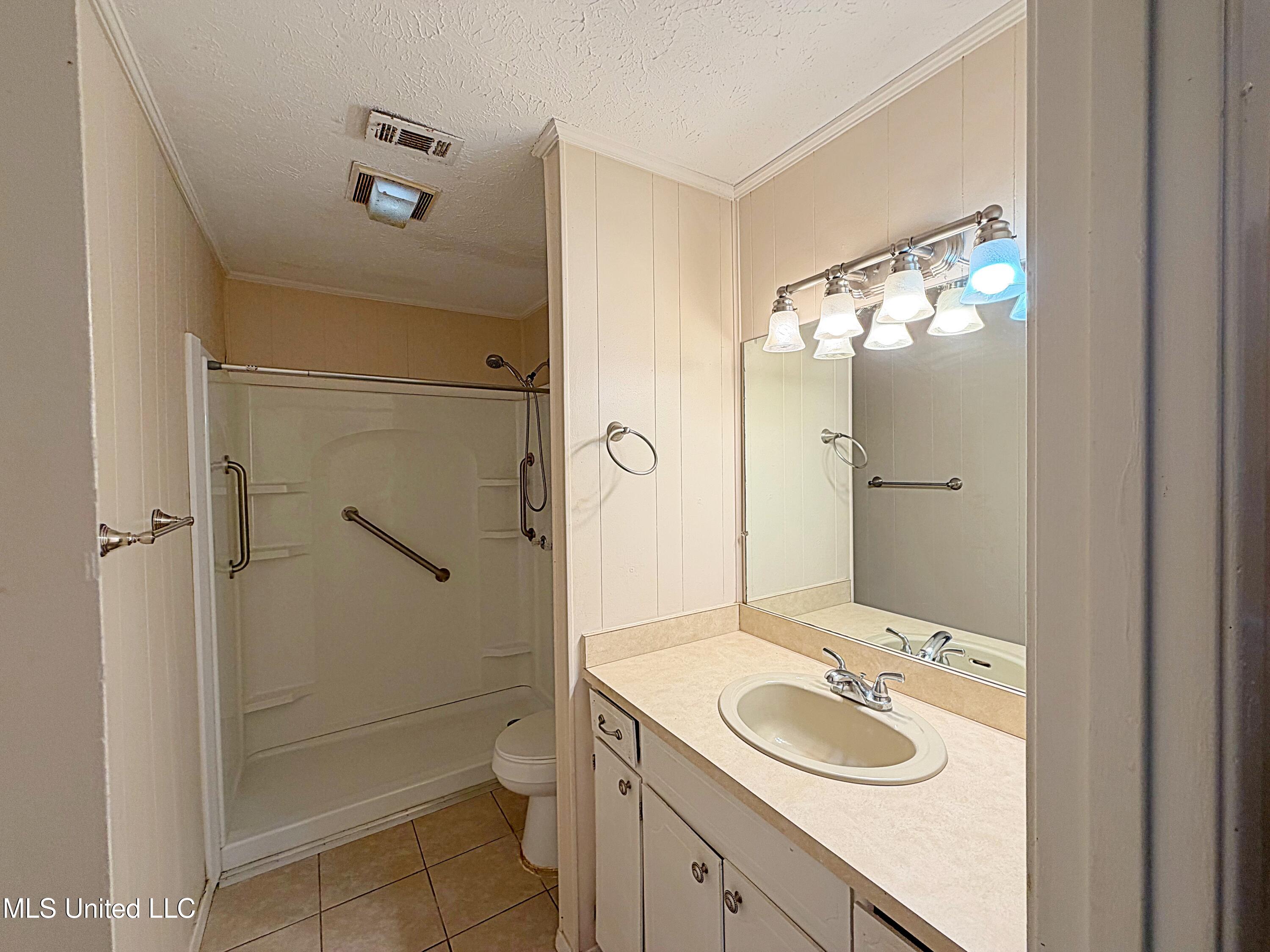 4011 Midway Road Carthage, MS 39051 - Photo 17 of 26 bathroom