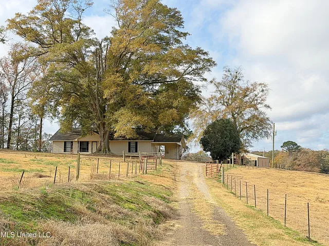 $149,000 | 4011 Midway Road, Carthage, MS 39051