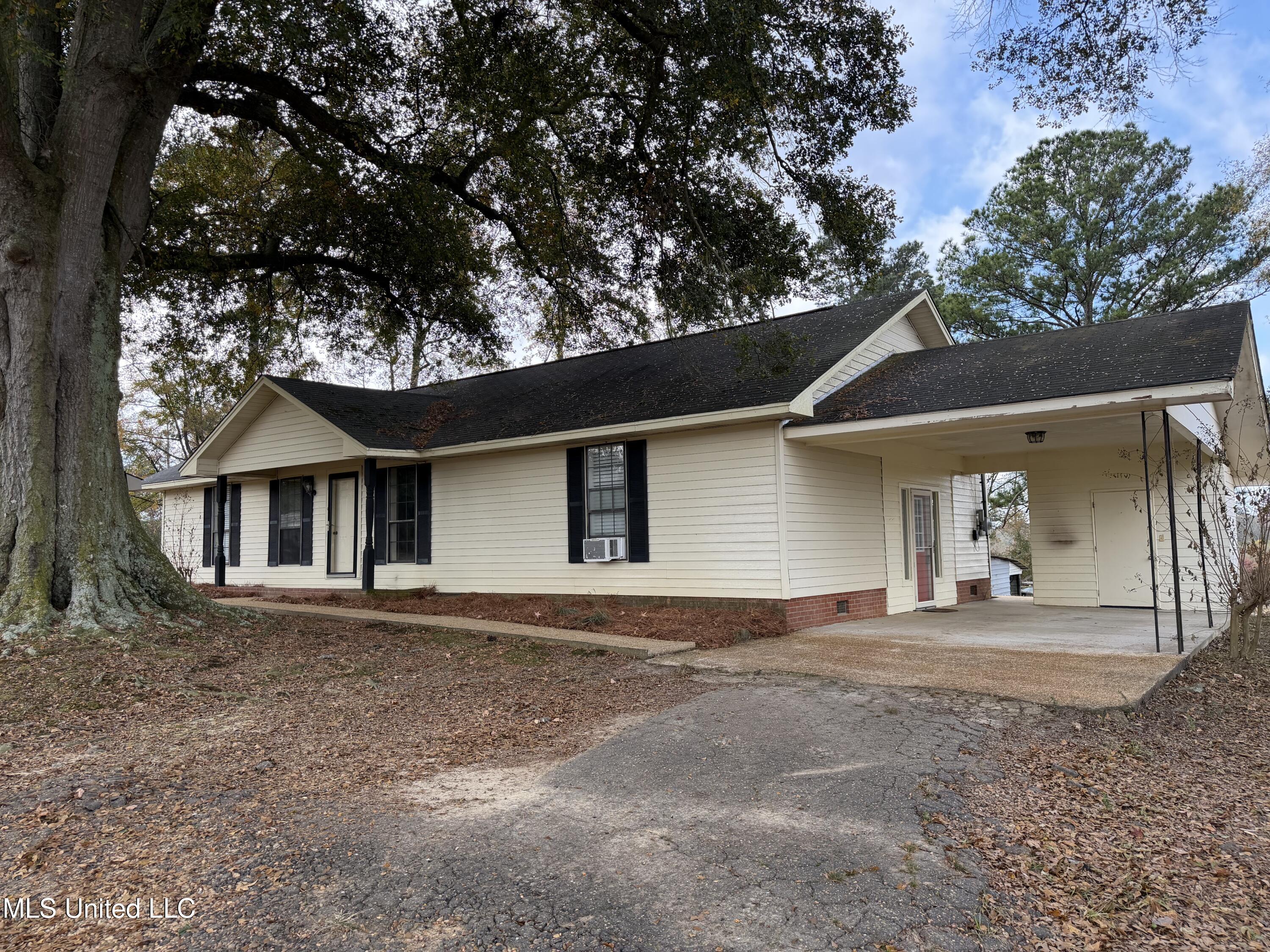 4011 Midway Road Carthage, MS 39051 - Photo 4 of 26 IMG_1232