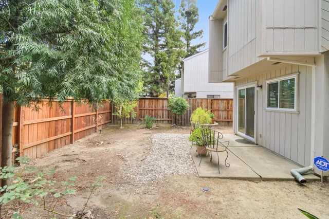 $350,000 | 4024 Hollow Wood Court, Carmichael, CA 95608