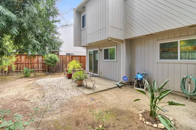 $350,000 | 4024 Hollow Wood Court, Carmichael, CA 95608