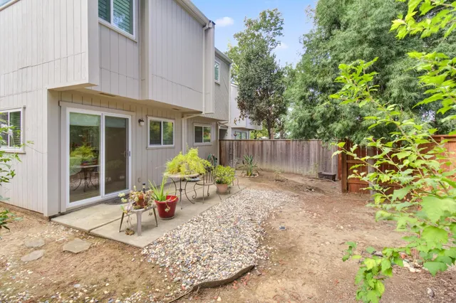 $350,000 | 4024 Hollow Wood Court, Carmichael, CA 95608
