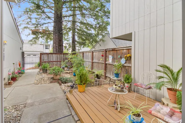 $350,000 | 4024 Hollow Wood Court, Carmichael, CA 95608