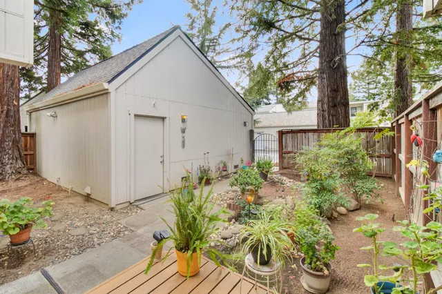 $350,000 | 4024 Hollow Wood Court, Carmichael, CA 95608