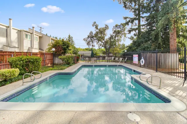 $350,000 | 4024 Hollow Wood Court, Carmichael, CA 95608