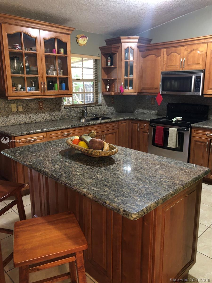 5673 Southwest 149th Avenue Miami, FL 33193 - Photo 12 of 34