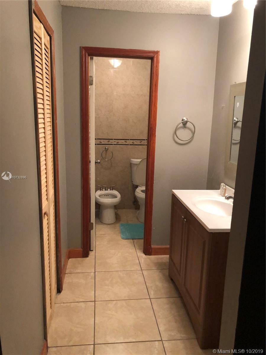 5673 Southwest 149th Avenue Miami, FL 33193 - Photo 17 of 34