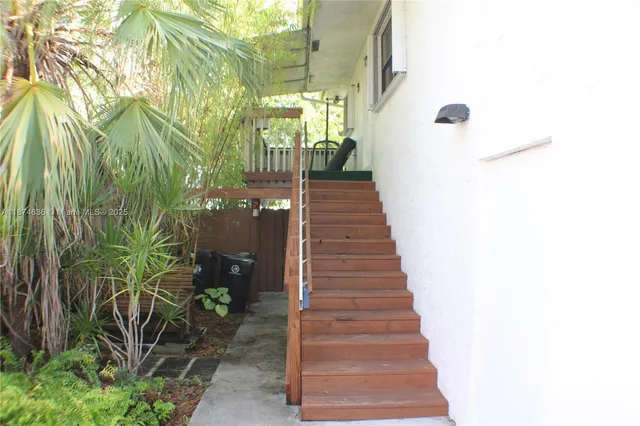 a view of a pathway of a house with wooden fence