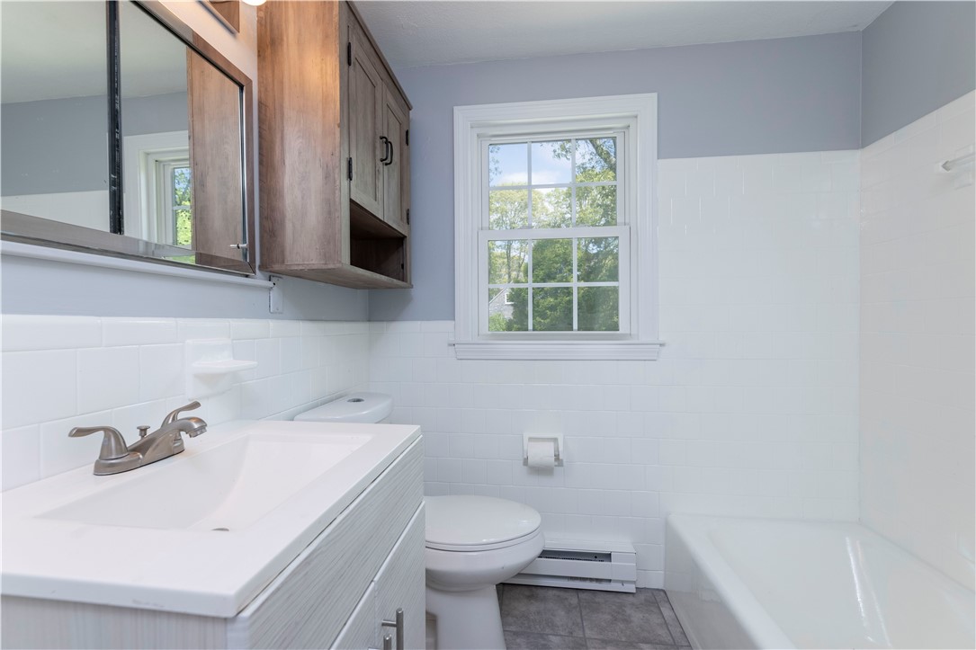 7 Checkerberry Road Narragansett, RI 02882 - Photo 6 of 14 Gallery Image 6