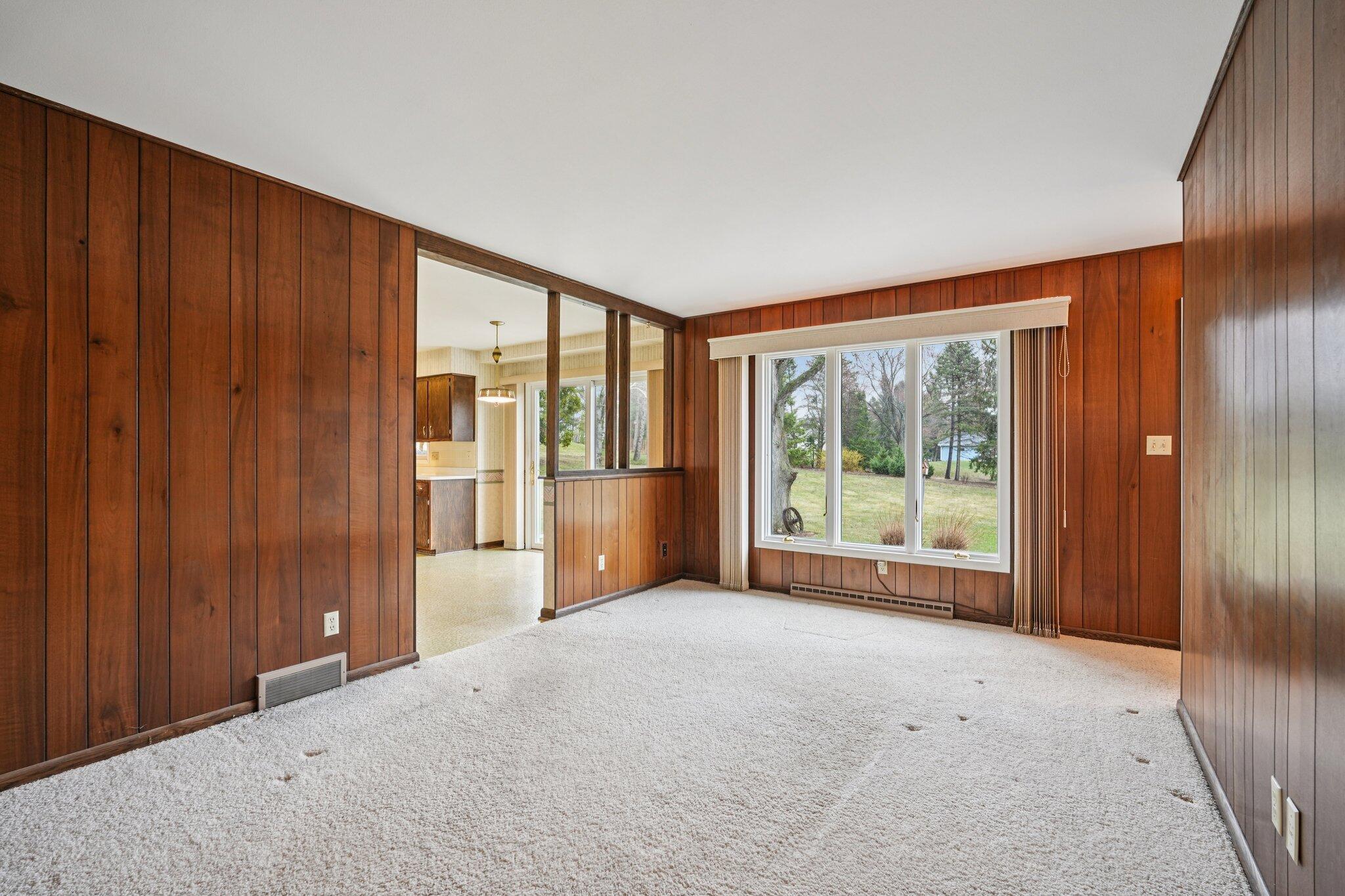 558 Horns Corners Road Cedarburg, WI 53012 - Photo 14 of 23 Family Room