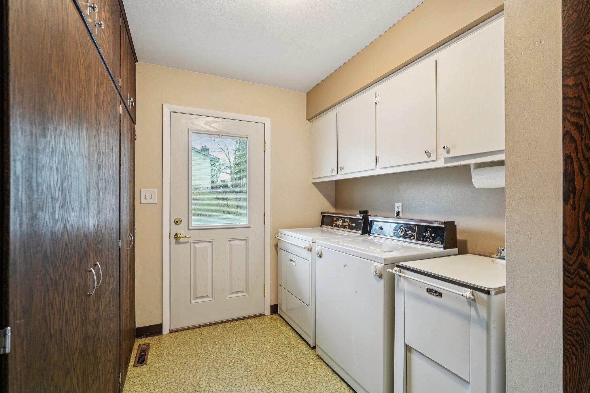 558 Horns Corners Road Cedarburg, WI 53012 - Photo 15 of 23 Entrance to mudroom from garage & exterior connecting to the kitchen
