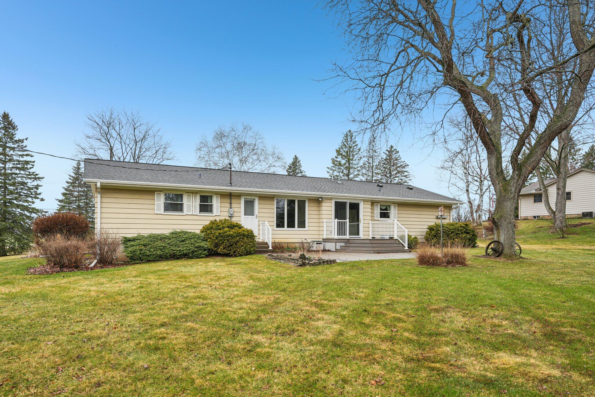 558 Horns Corners Road Cedarburg, WI 53012 - Photo 22 of 23 Back View