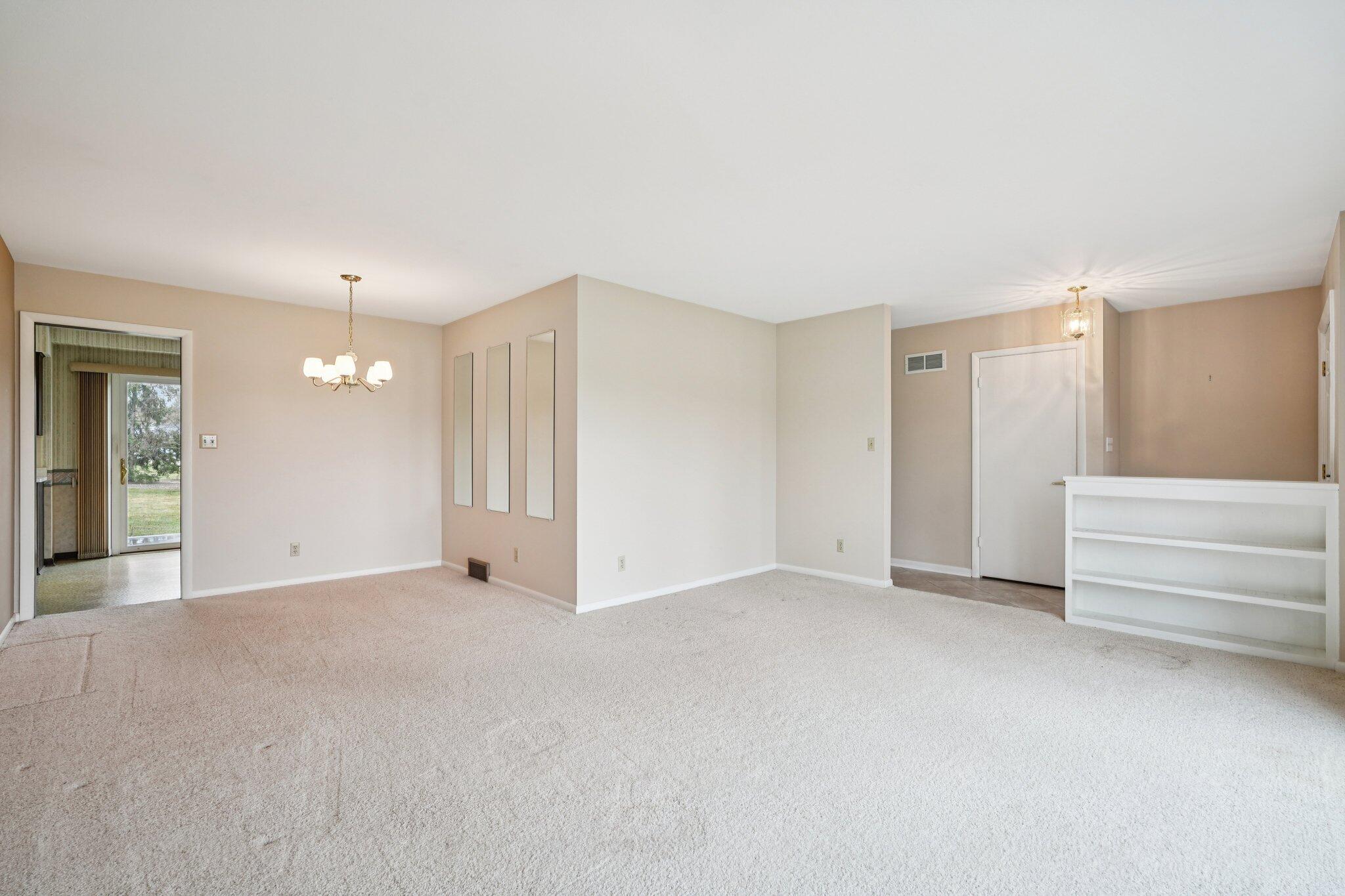 558 Horns Corners Road Cedarburg, WI 53012 - Photo 5 of 23 Room for the whole gang!