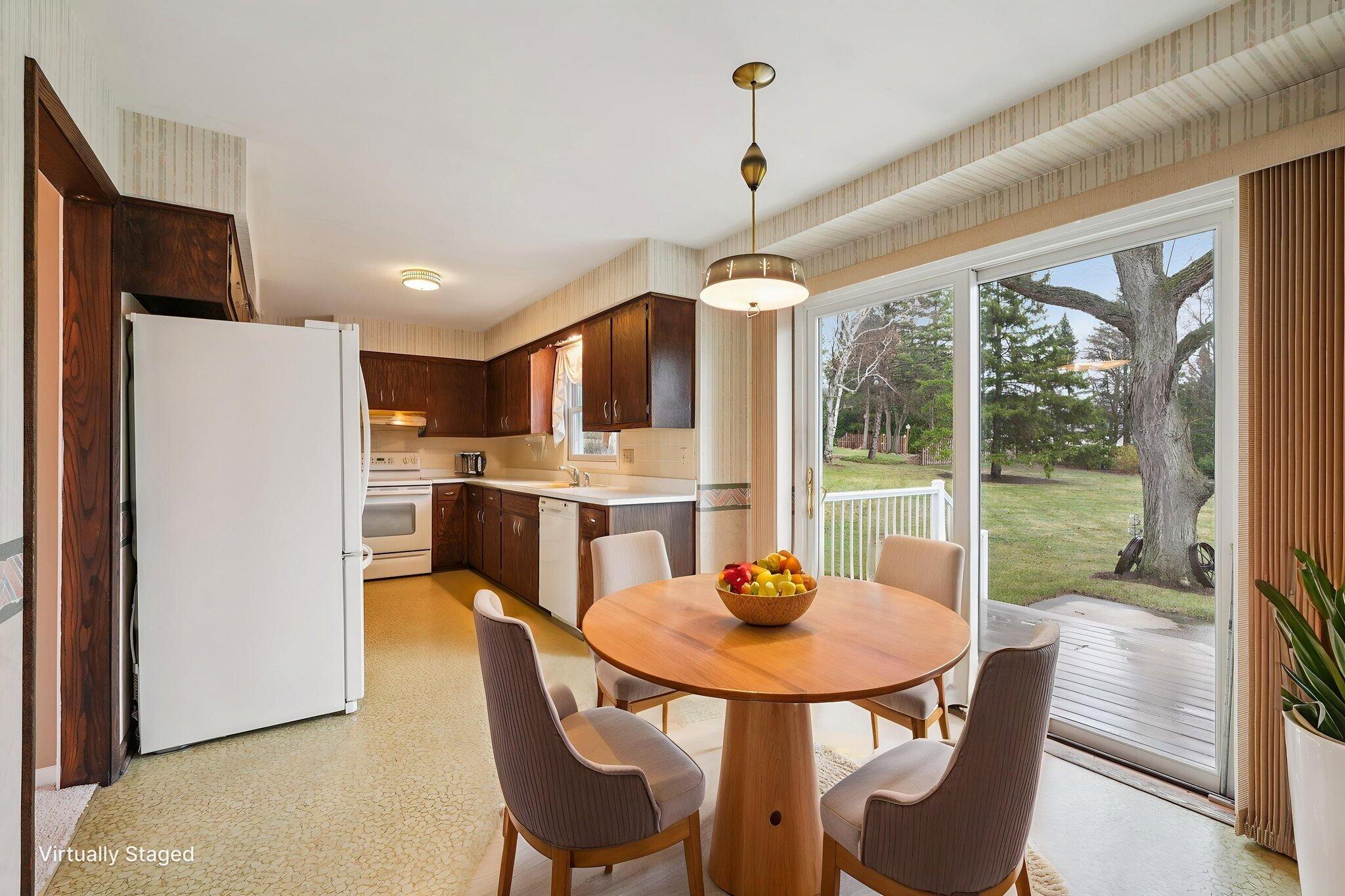 558 Horns Corners Road Cedarburg, WI 53012 - Photo 9 of 23 Dinette-Kitchen