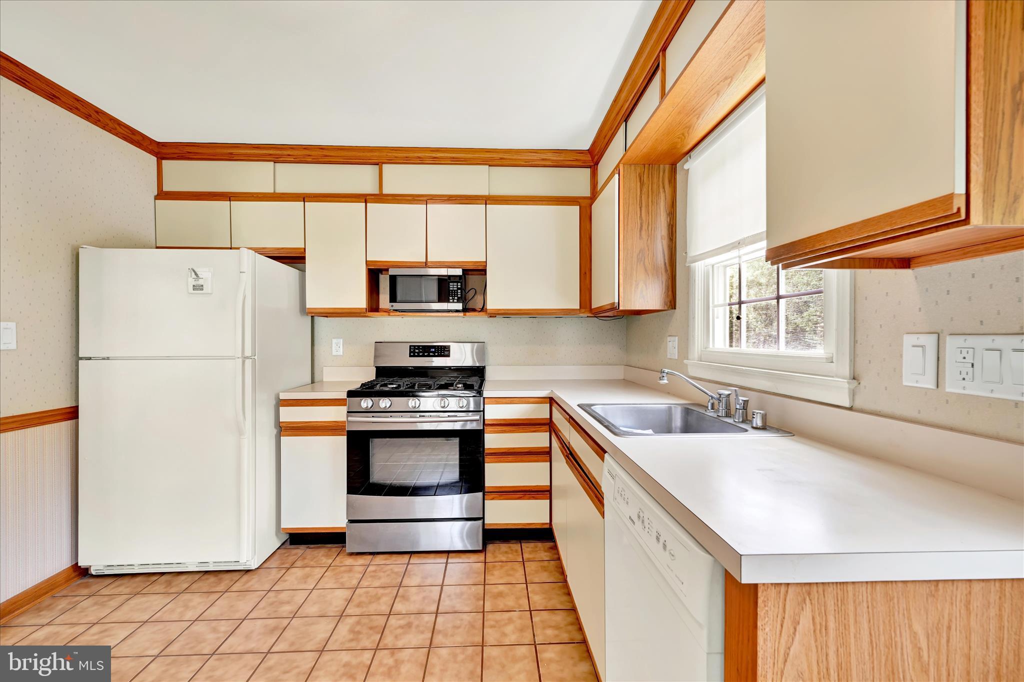 4700 Ebenezer Road Nottingham, MD 21236 - Photo 12 of 39 Kitchen