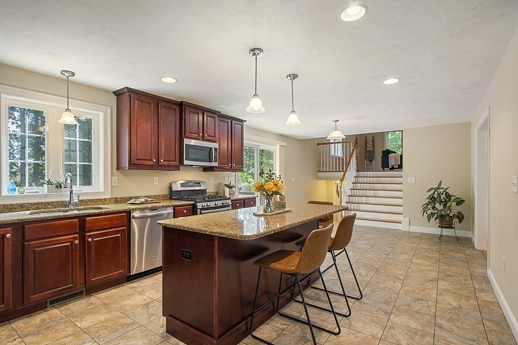 8 Rangeway Road Billerica, MA 01862 - Photo 5 of 34