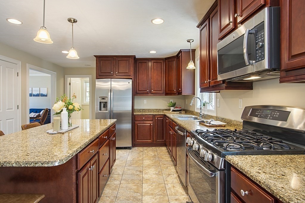 8 Rangeway Road Billerica, MA 01862 - Photo 7 of 34