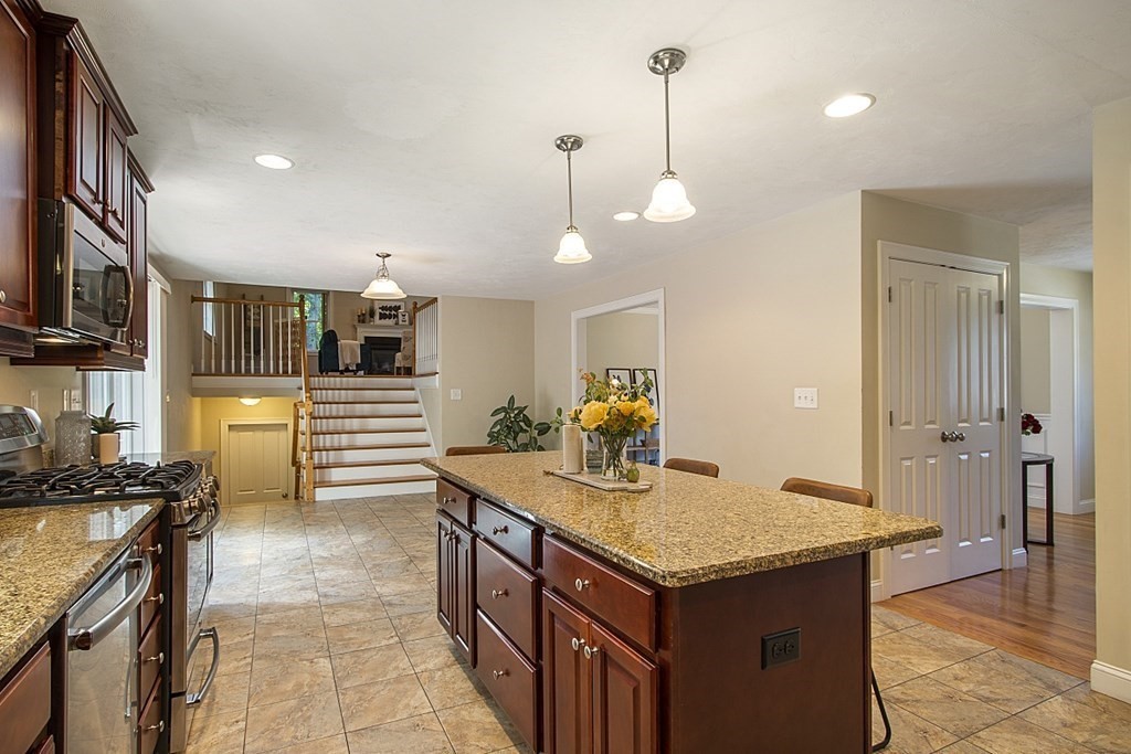 8 Rangeway Road Billerica, MA 01862 - Photo 8 of 34