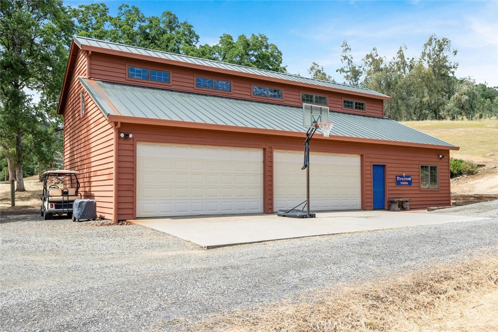 3576 Dry Creek Road Oroville, CA 95965 - Photo 41 of 75 a front view of a house with a yard and garage