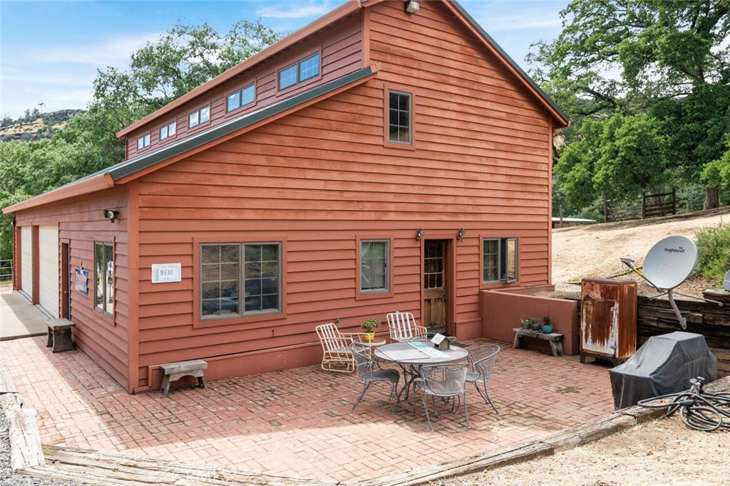 3576 Dry Creek Road Oroville, CA 95965 - Photo 43 of 75 a backyard of a house with seating space