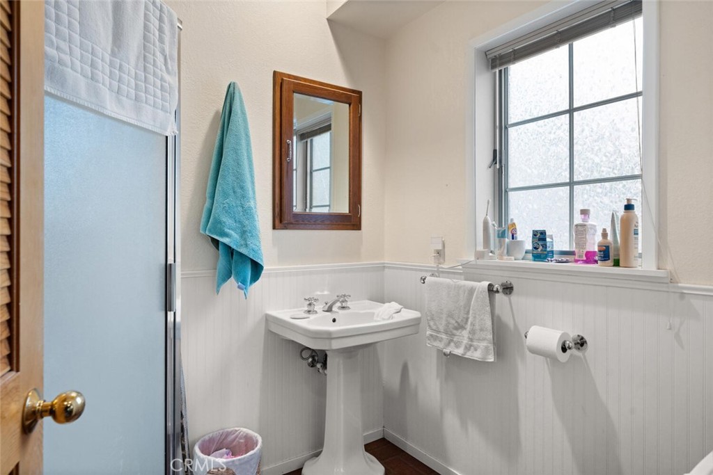 3576 Dry Creek Road Oroville, CA 95965 - Photo 48 of 75 a bathroom with a sink and a mirror