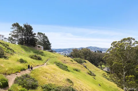 $995,000 | 300 Ney Street, San Francisco, CA 94112