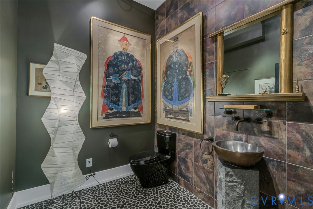 1071 Gum Thicket Road Gwynn, VA 23076 - Photo 28 of 53 a bath room with a painting on the wall