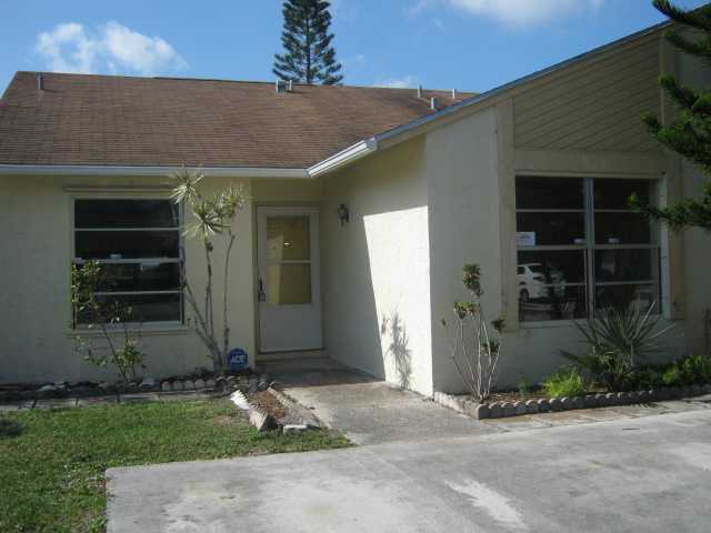 122 Pinewood Court Jupiter, FL 33458 - Photo 1 of 10 Primary Photo