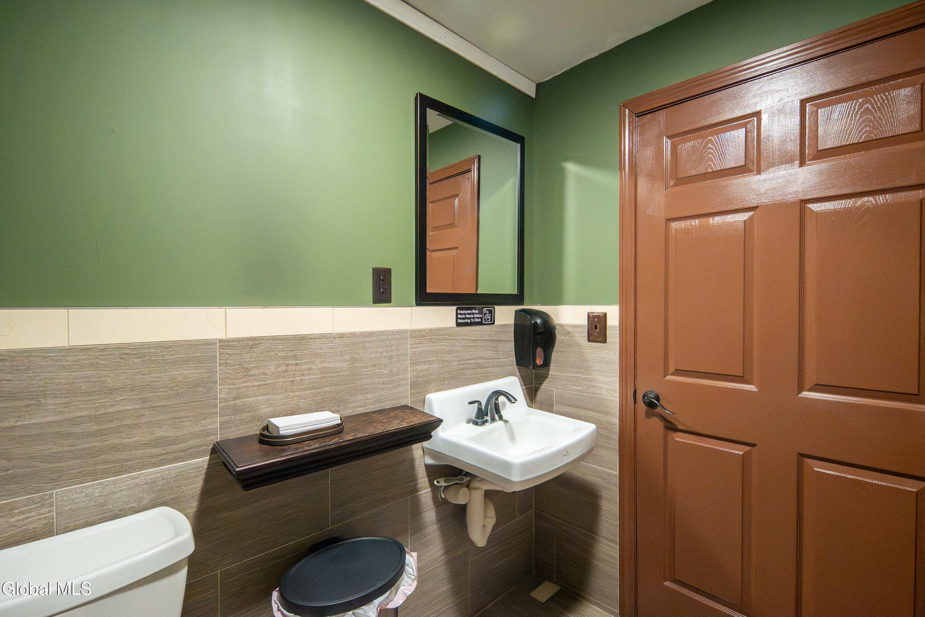 703 Union Street Schenectady, NY 12305 - Photo 15 of 64 016