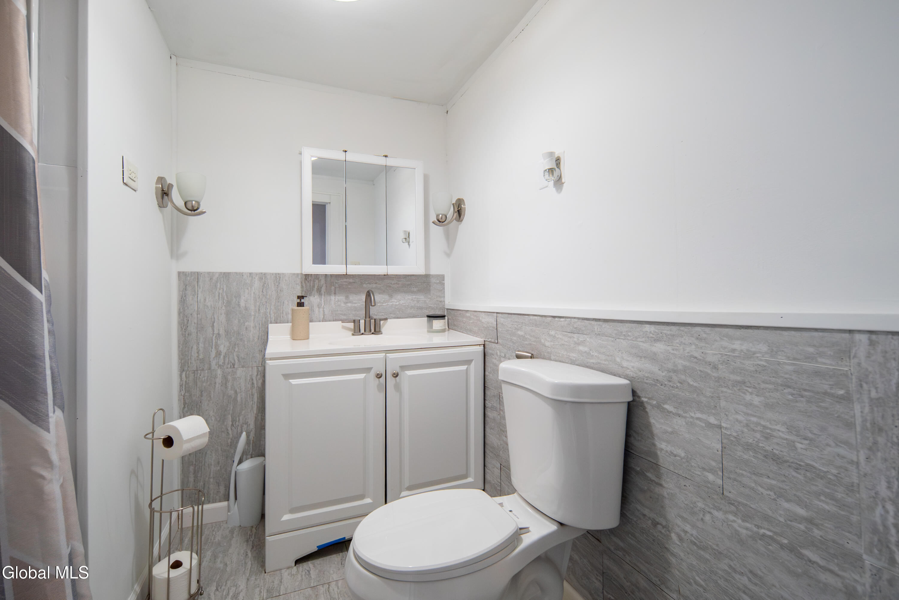 703 Union Street Schenectady, NY 12305 - Photo 40 of 64 041