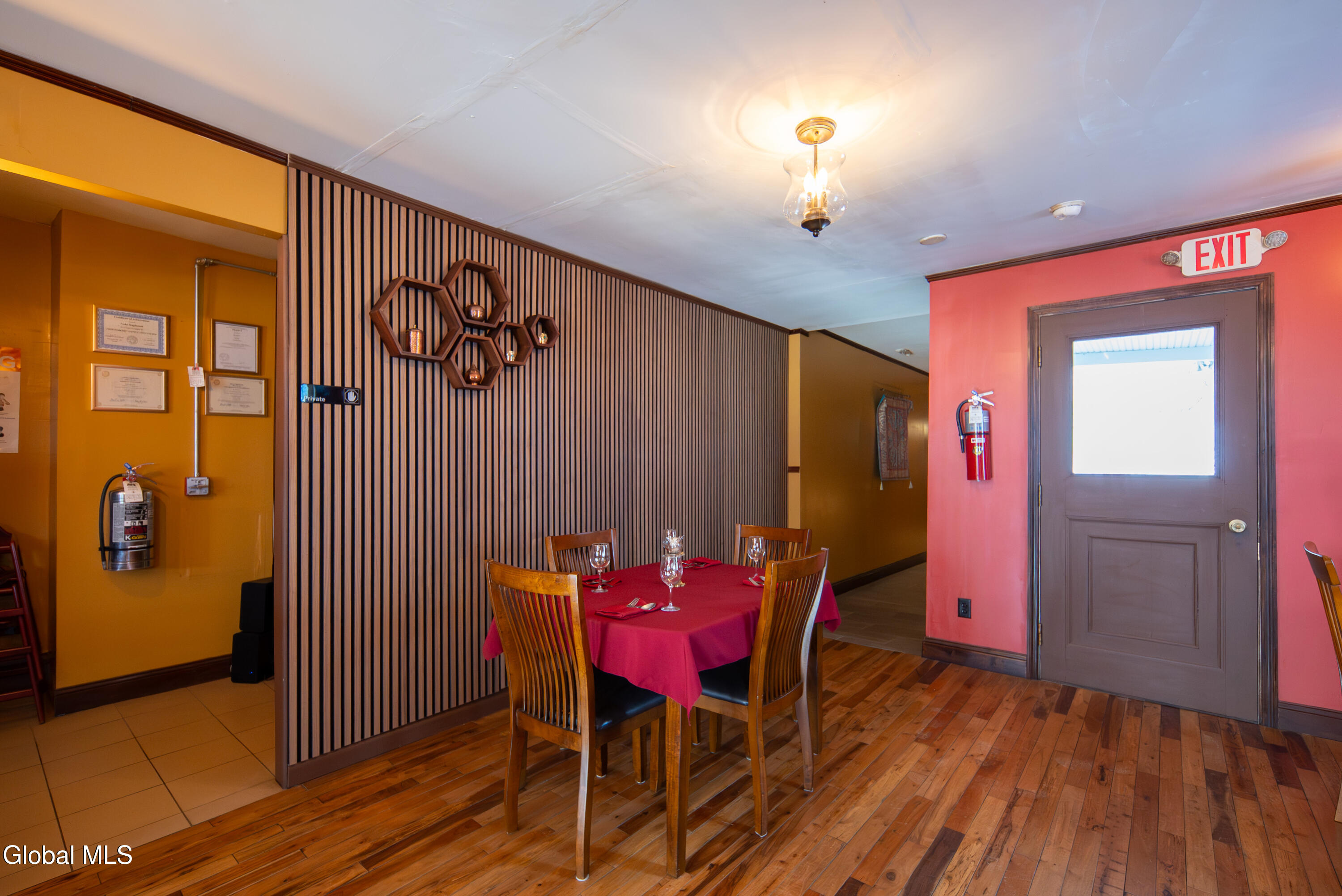 703 Union Street Schenectady, NY 12305 - Photo 10 of 64 011