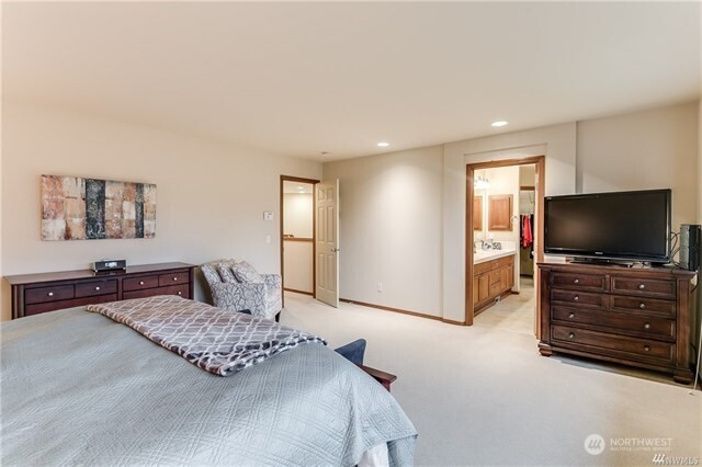 215 Orcas Place Southeast Renton, WA 98059 - Photo 13 of 24