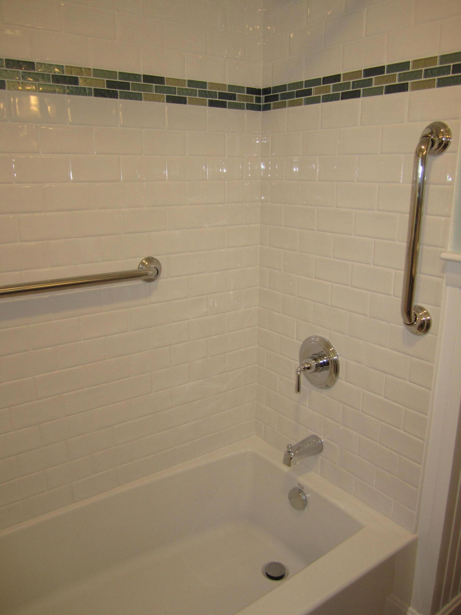 5 Acorn Road Dennis, MA 02638 - Photo 16 of 27 a close up of a bathtub