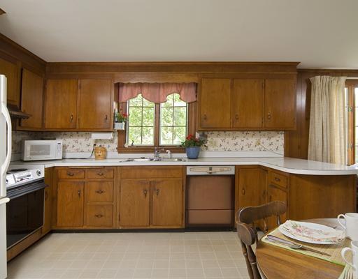 16 Longmeadow Road Cumberland Foreside, ME 04110 - Photo 2 of 16 Kitchen.