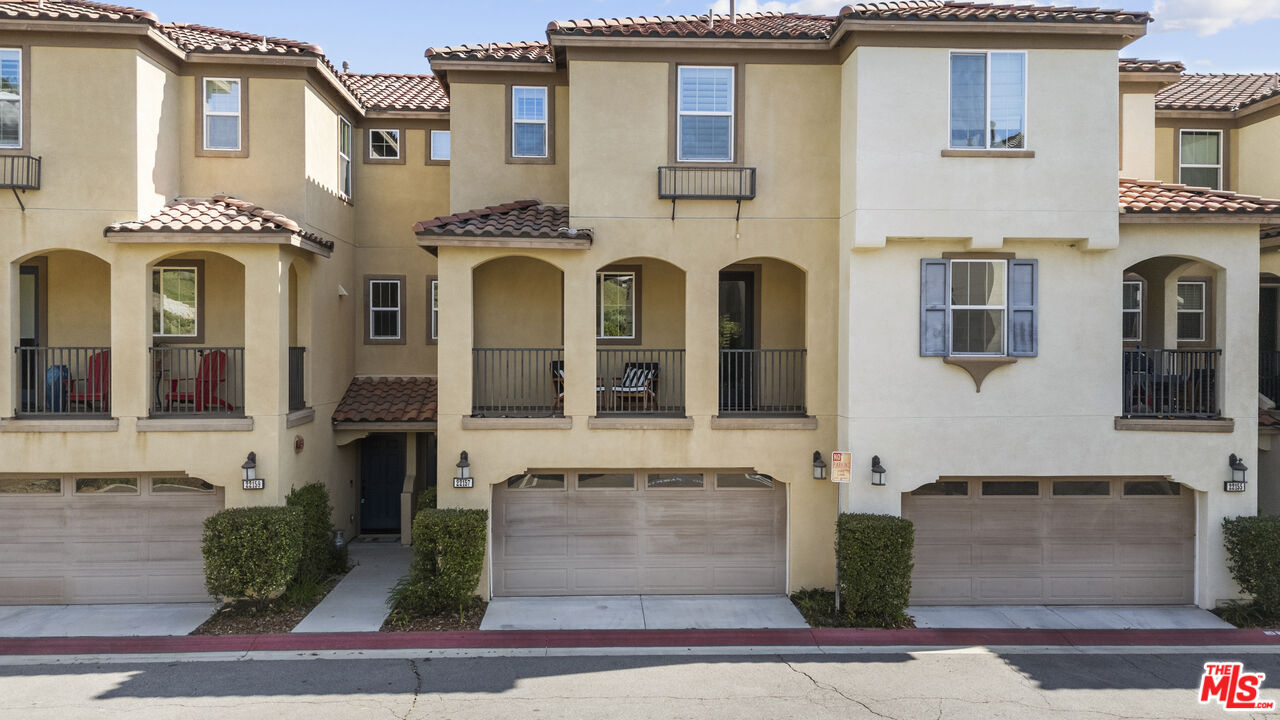 22157 Barrington Way Saugus, CA 91350 - Photo 1 of 48