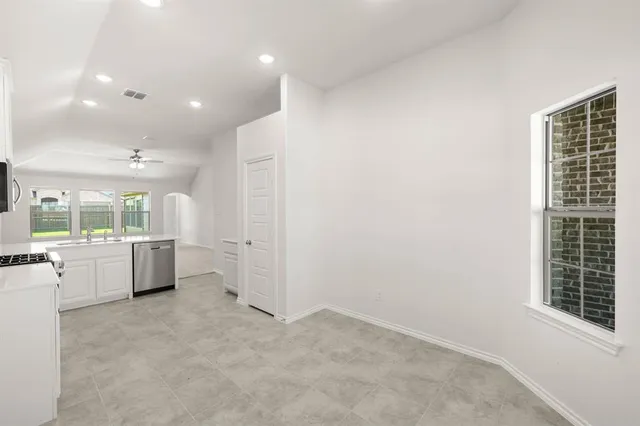 $296,888 | 914 Madeline Lane, Cleburne, TX 76033