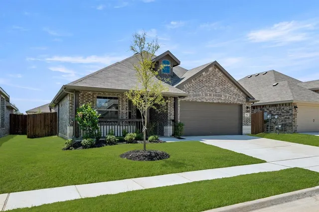 $296,888 | 914 Madeline Lane, Cleburne, TX 76033