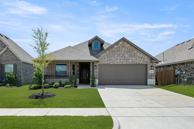 $296,888 | 914 Madeline Lane, Cleburne, TX 76033