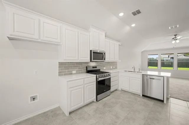 $296,888 | 914 Madeline Lane, Cleburne, TX 76033