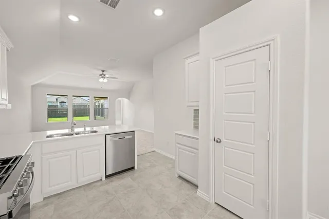 $296,888 | 914 Madeline Lane, Cleburne, TX 76033