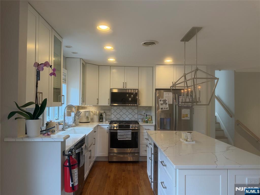 31 Clinton Lane Wayne, NJ 07470 - Photo 10 of 38