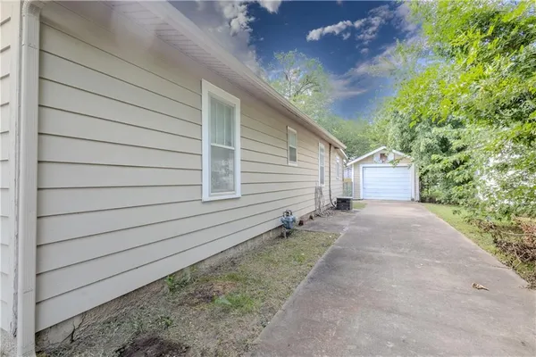 $55,000 | 1104 West 4th Street, Coffeyville, KS 67337