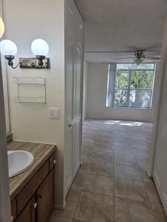 $1,400 | 3750 Inverrary Drive, Unit 2F, Lauderhill, FL 33319